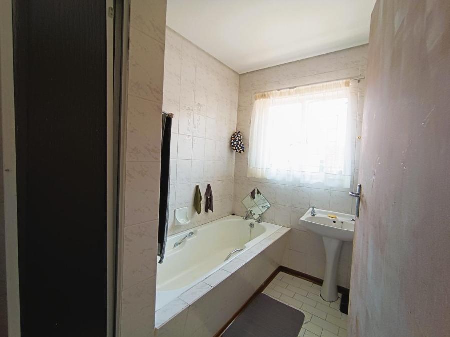 4 Bedroom Property for Sale in Universitas Free State